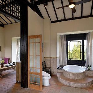 Deluxe Queen Suite